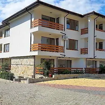 Festa Gardenia Hills بورغاس