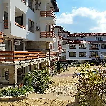 Festa Gardenia Hills فندق بورغاس